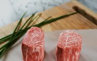 SỰ KHÁC BIỆT CỦA THĂN NỘI KOBE SO VỚI CÁC LOẠI THỊT CAO CẤP KHÁC