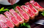 Thưởng Thức Steak Bò Kobe Nhật Bản Melt-in-Your-Mouth Ngay Tại Nhà